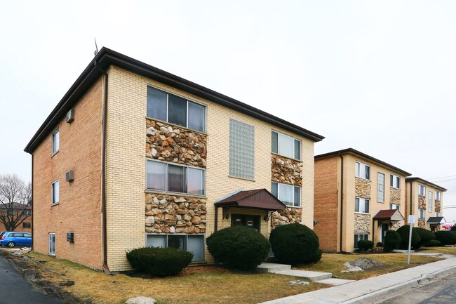 7195 Barry St in Rosemont, IL - Foto de edificio - Building Photo