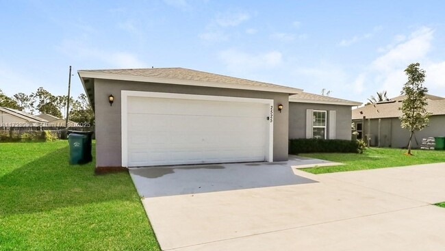 2525 SW Savage Blvd in Port St. Lucie, FL - Building Photo - Building Photo