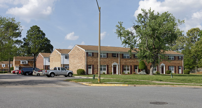 Lynnhaven Landing in Virginia Beach, VA - Building Photo - Building Photo