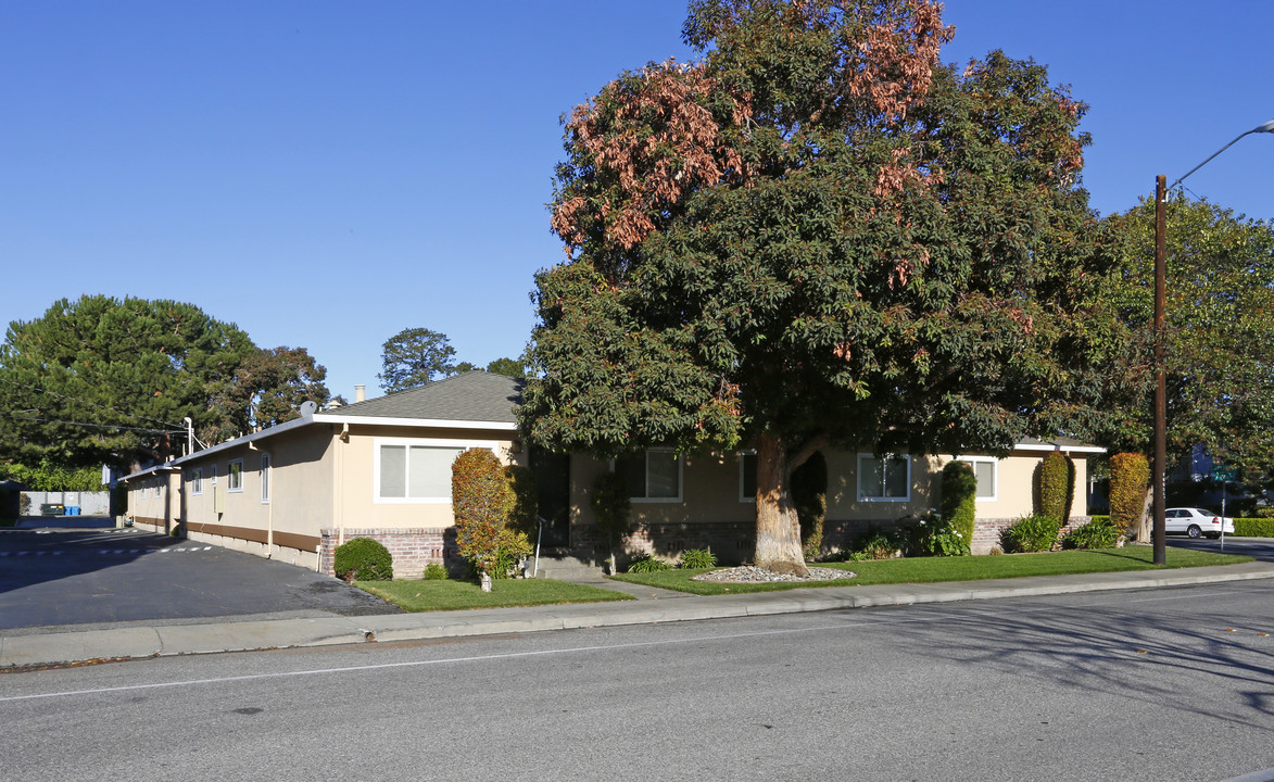 ARROYO APARTMENTS in Santa Clara, CA - Building Photo