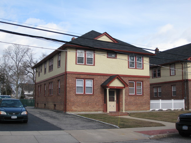 72-80 Union Ave in Amityville, NY - Foto de edificio - Building Photo