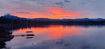 1611 Vernon Rd in Lake Stevens, WA - Foto de edificio - Building Photo