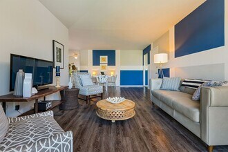 Village of Royal Oak Apartments in Royal Oak, MI - Building Photo - Building Photo