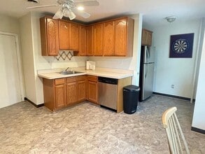 394 Riverway, Unit 4 in Boston, MA - Foto de edificio - Building Photo