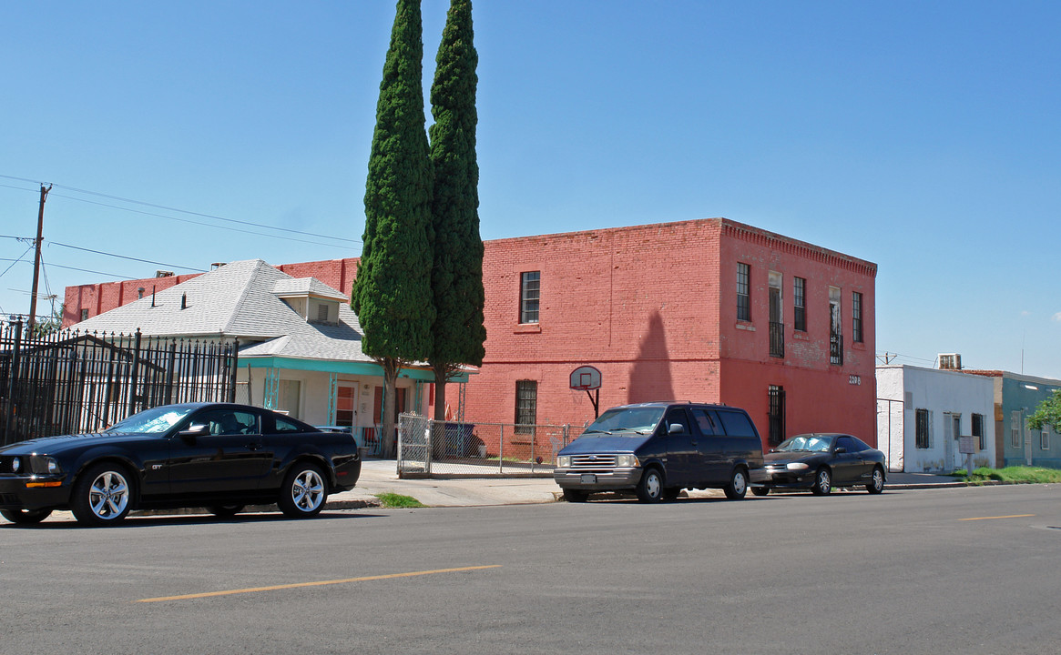 2208 Bassett Ave in El Paso, TX - Building Photo