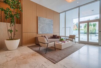 999 N Doheny Dr, Unit 302 in West Hollywood, CA - Building Photo - Building Photo