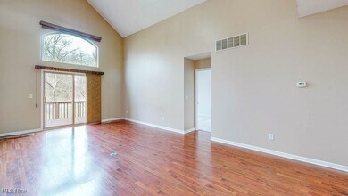 4586 Creekside Dr in Kent, OH - Building Photo - Building Photo