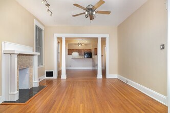 5248 Montgomery Rd, Unit 5248 Highland Views #4 in Cincinnati, OH - Building Photo - Building Photo