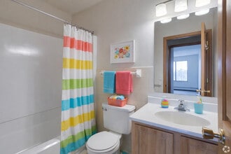 Rosewood West in Hopkins, MN - Foto de edificio - Building Photo