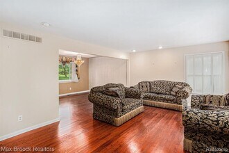 5622 Powder Horn Dr in West Bloomfield Township, MI - Building Photo - Building Photo