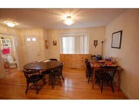 22 Shanley St, Unit #2 in Boston, MA - Foto de edificio - Building Photo