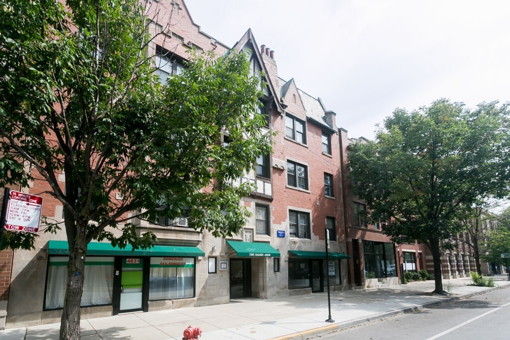 4832 N Damen Ave in Chicago, IL - Building Photo