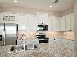 5555 NW Pine Trail Cir in Port St. Lucie, FL - Building Photo - Building Photo