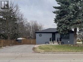 4 Keats Ave in Halton Hills, ON - Building Photo