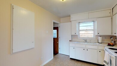 2226 Melrose Ave in Ames, IA - Building Photo - Building Photo