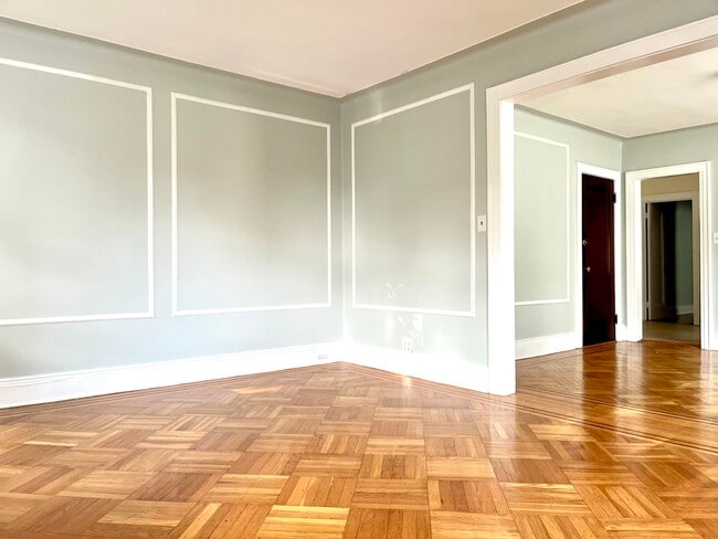 3942 55th St, Unit 2n Floor in Woodside, NY - Foto de edificio - Building Photo