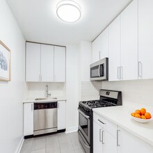 250 W 12th St, Unit 2004 in New York, NY - Building Photo - Building Photo