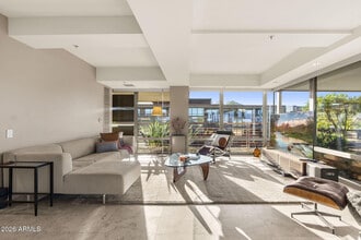 7167 E Rancho Vista Dr in Scottsdale, AZ - Building Photo - Building Photo