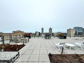 4539 N Sheridan Rd, Unit PH1201 in Chicago, IL - Building Photo - Building Photo