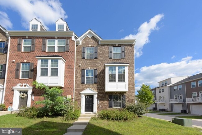 property at 9912 Vista Pointe Dr
