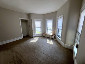 52 E 3rd St, Unit 301 in Corning, NY - Foto de edificio - Building Photo