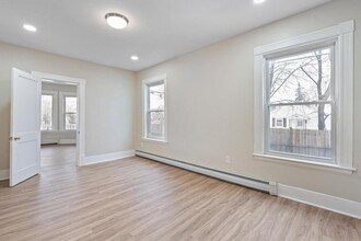 347 Spruce St-Unit -3 in Manchester, NH - Building Photo - Building Photo
