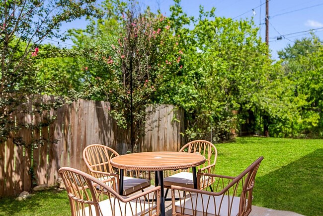 2500 Berkett Dr in Austin, TX - Building Photo - Building Photo