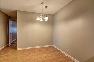 2389 Old Rex Morrow Rd in Ellenwood, GA - Foto de edificio - Building Photo