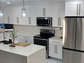 14912 SW 104th St in Miami, FL - Building Photo - Building Photo