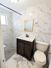 2534 NW 73rd Ave in Sunrise, FL - Foto de edificio - Building Photo