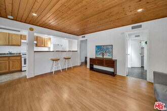 921 Roscomare Rd in Los Angeles, CA - Building Photo - Building Photo