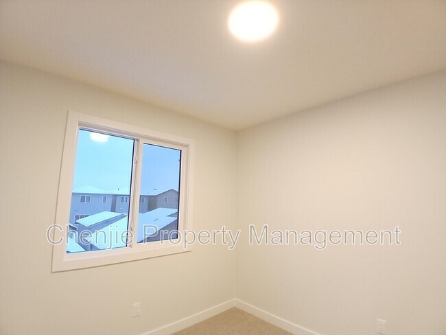 3479 Kulay Green SW in Edmonton, AB - Building Photo - Building Photo