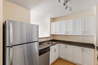 938 110th Ave NE, Unit FL2-ID906 in Bellevue, WA - Building Photo - Building Photo