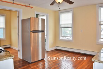 277 N Brow St in East Providence, RI - Foto de edificio - Building Photo