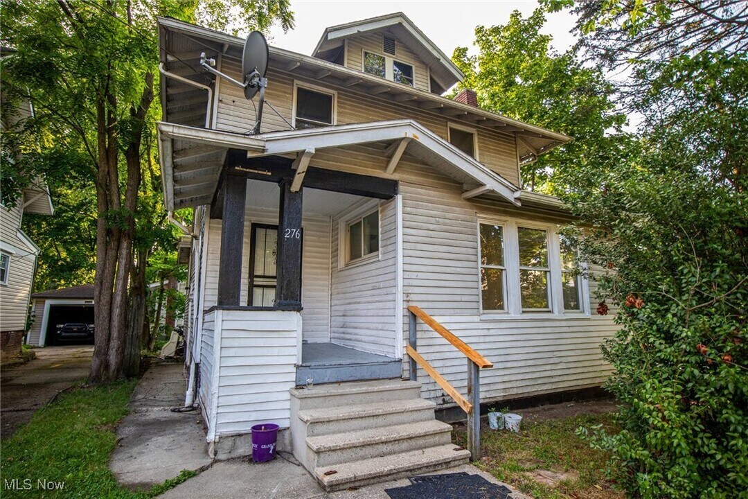 276 Wildwood Ave in Akron, OH - Building Photo