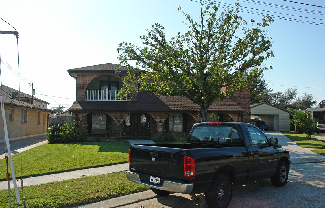 2914 Lexington Dr in Metairie, LA - Building Photo