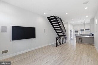 1448 N Myrtlewood St in Philadelphia, PA - Building Photo - Building Photo