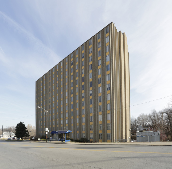 Central Park Towers in Kansas City, KS - Building Photo