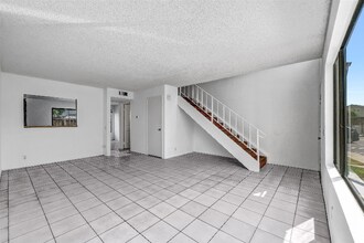 25885 Trabuco Rd in Lake Forest, CA - Foto de edificio - Building Photo