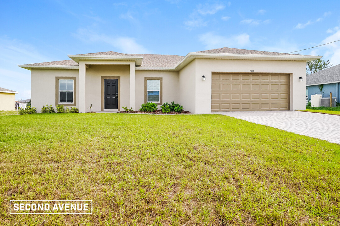 2923 NE 2nd Pl in Cape Coral, FL - Building Photo