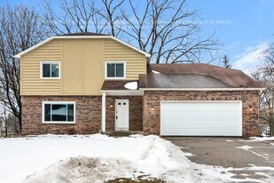 7323 Paulsen Dr in Eden Prairie, MN - Building Photo