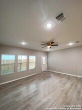 6910 Crestway Rd in San Antonio, TX - Building Photo - Building Photo