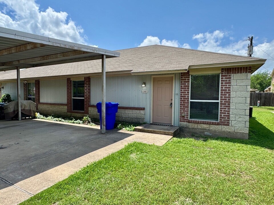 1305 Chapelwood Dr in Waco, TX - Building Photo