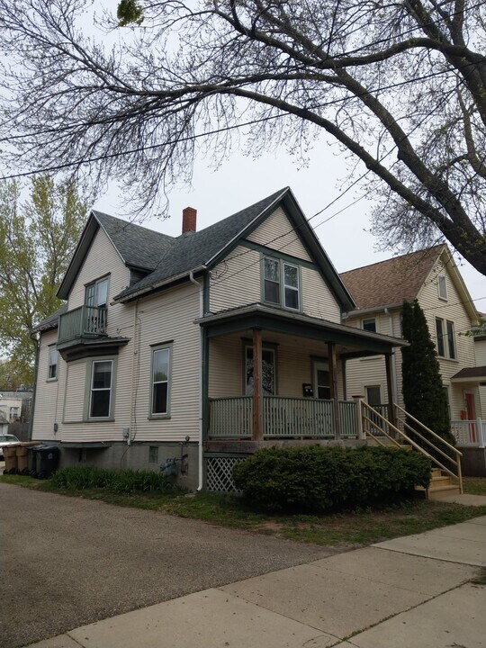 822 E Dayton St, Unit 2 in Madison, WI - Foto de edificio
