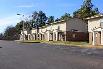 Southwood Townhouses in Memphis, TN - Building Photo - Building Photo