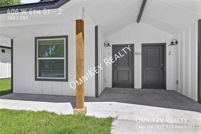 406 W 6th St in Bonham, TX - Foto de edificio - Building Photo