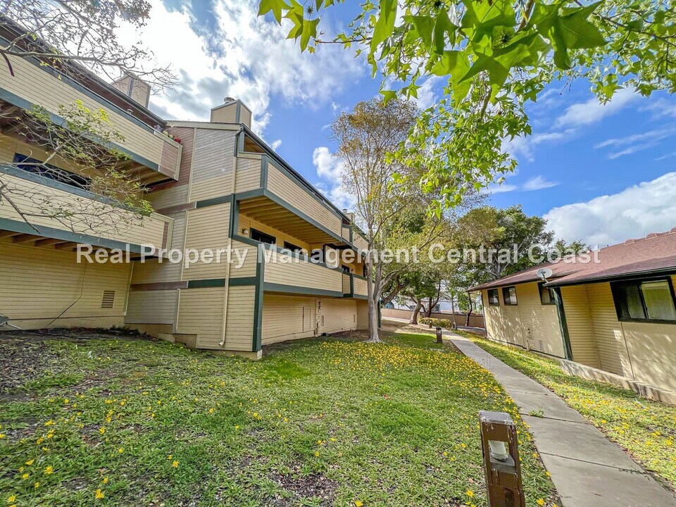 3290 Rockview Pl in San Luis Obispo, CA - Building Photo