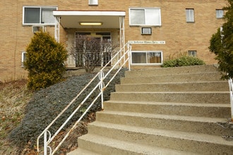 Bellevue Manor in Pittsburgh, PA - Foto de edificio - Building Photo