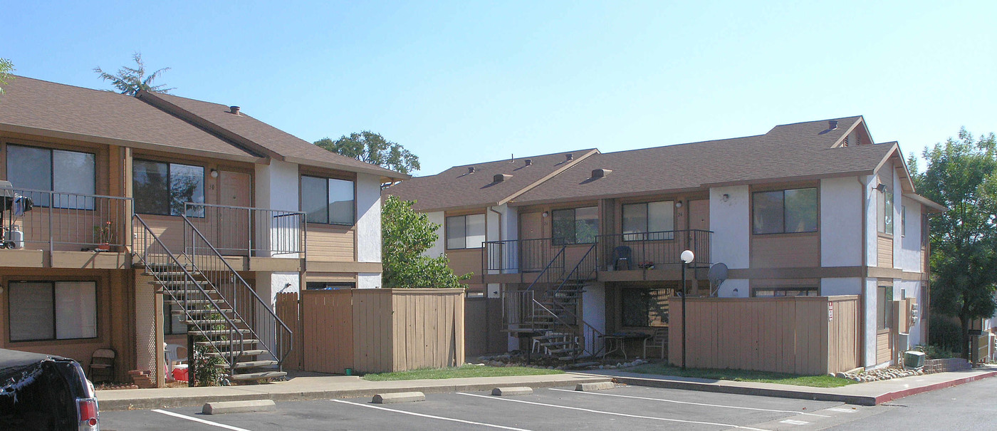 Blue Oak Manor in Cameron Park, CA - Building Photo