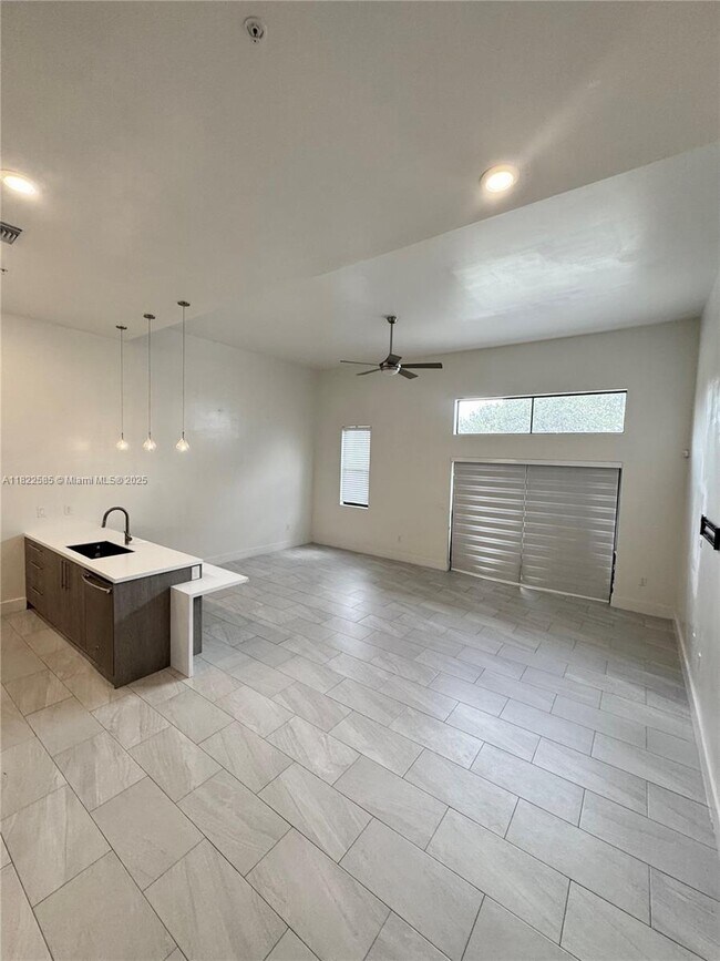 891 NW 45th Terrace in Plantation, FL - Building Photo - Building Photo
